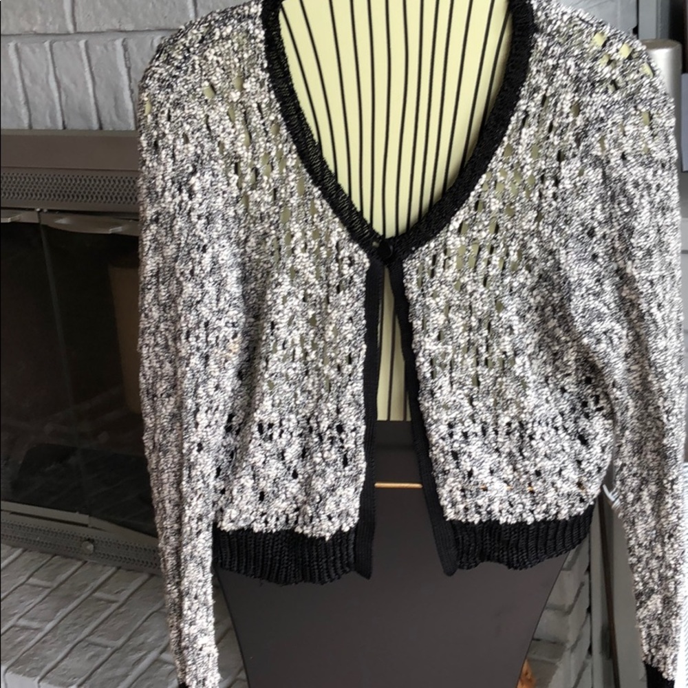 Short crop sweater